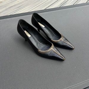 Vintage PRADA classic leather pumps. Size 39